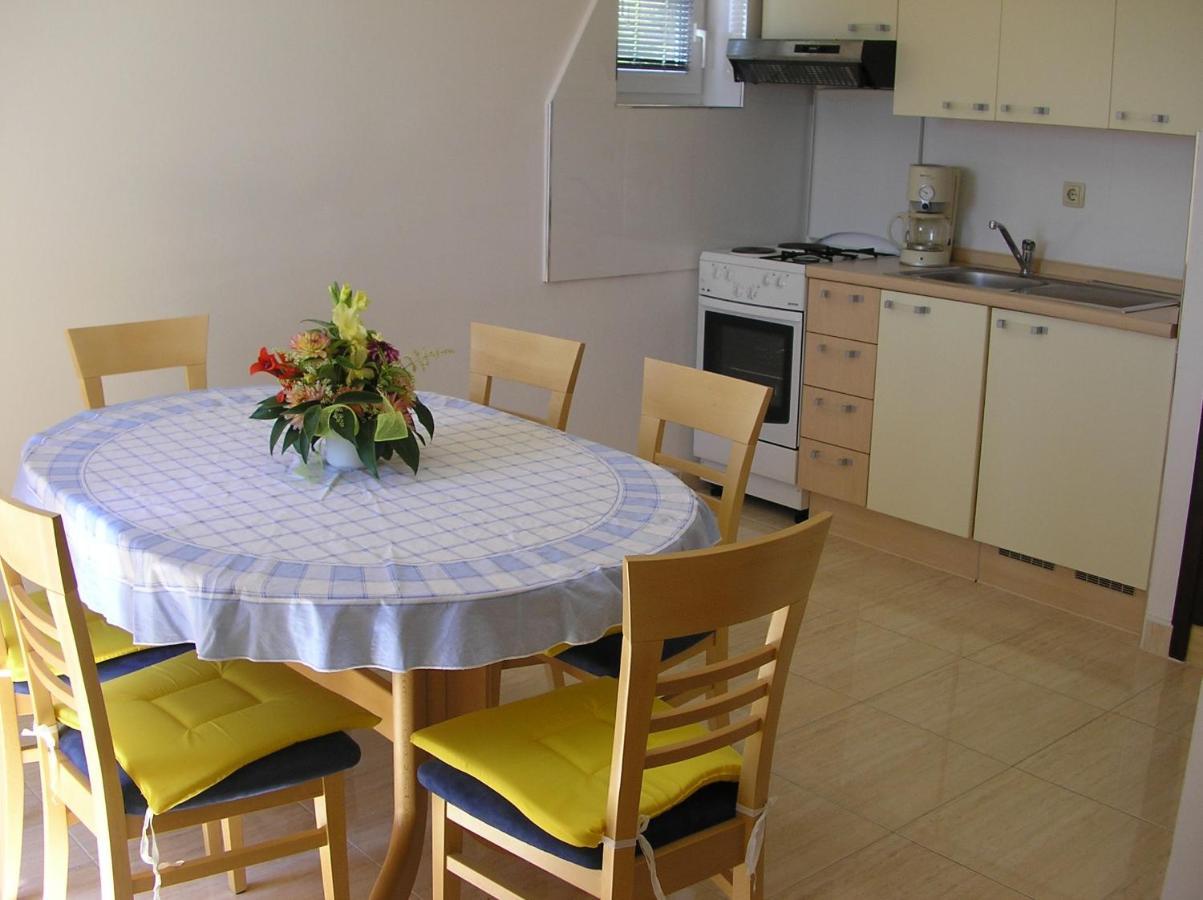 Apartment Venci Bol Exterior photo
